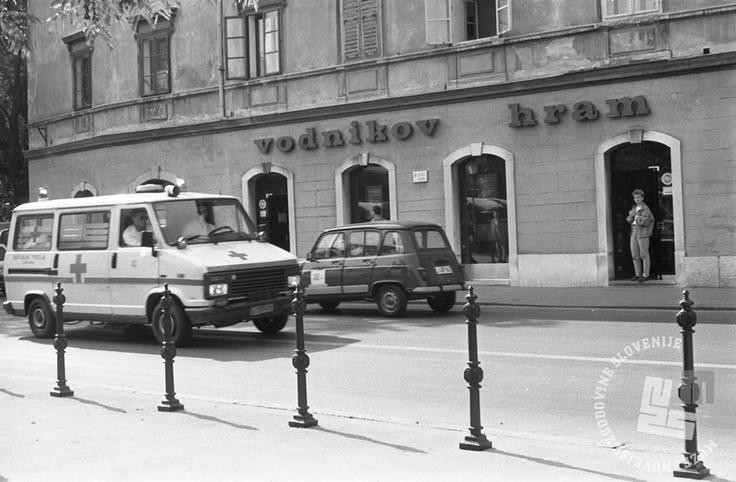 Ljubljanska tržnica, julij 1991 Leta 1991 | Foto: Marjan Ciglič, hrani MNZS