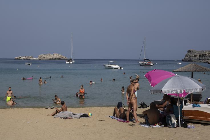 Kreta, Rodos in Kos naj bi bili med nemškimi turisti najbolj zaželene destinacije. Na fotografiji je plaža na Rosodu. | Foto: Guliverimage