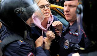 V Moskvi aretirali več sto protestnikov, tudi vidno opozicijsko političarko #foto