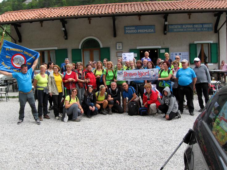 Igorja Gruberja je ob vrnitvi pričakalo veliko prijateljev. Zaradi poti so tudi oni opazili veliko spremembo pri njem in tudi z njimi se zdaj razume še bolje. Sicer pa je bil presenečen, koliko ljudi je spremljalo njegovo pot. | Foto: Osebni arhiv
