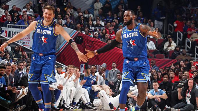 LeBron James je lani na spektaklu All-Star Luko Dončića uvrstil v svojo ekipo. | Foto: Getty Images