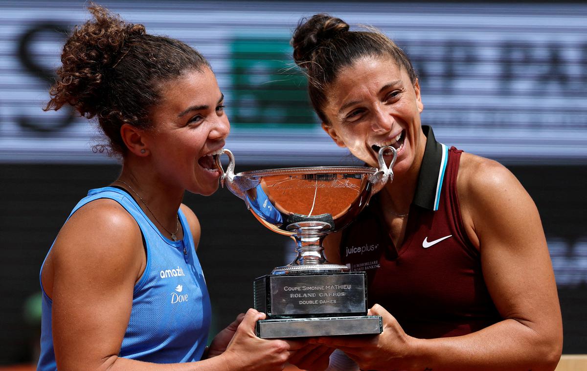 Jasmine Paolini in Sara Errani | Jasmine Paolini in Sara Errani sta v finalu ženskih dvojic premagali srbsko-kazahstansko navezo. | Foto Reuters