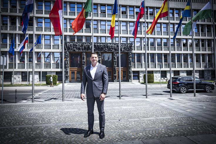  "Memento mori" – spomni se, da si smrten, prizemlji se. Jaz s tem nimam težav. Vsak dan sem popolnoma prizemljen in tako tudi delujem," je prepričan Zoran Stevanović.  | Foto: Ana Kovač