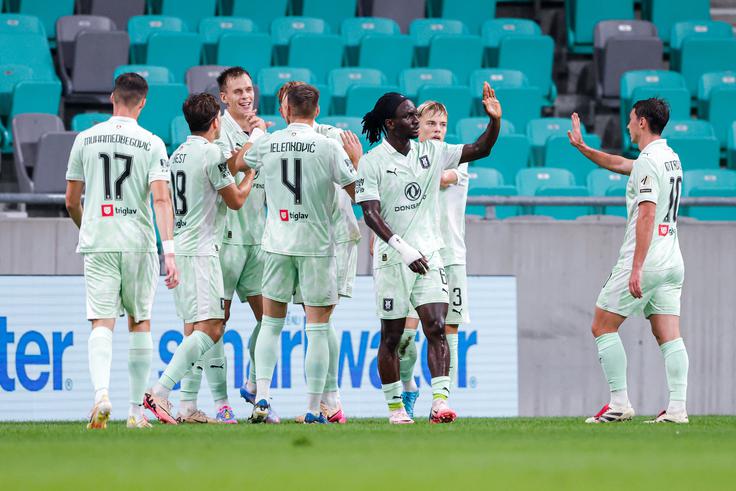 Olimpija je povedla v prvem polčasu ... | Foto: Aleš Fevžer