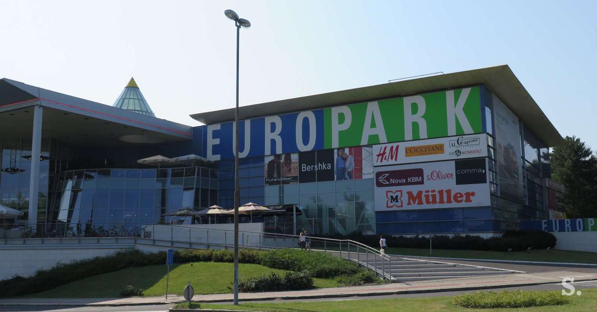 Maribor: Parkirna hiša v Europarku zaradi vremena odprla svoja vrata 
