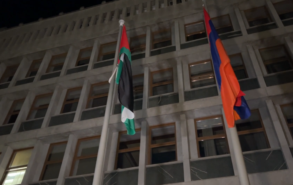 Palestina | Sinočnji dvig palestinske zastave pred stavbo Državnega zbora. | Foto posnetek zaslona