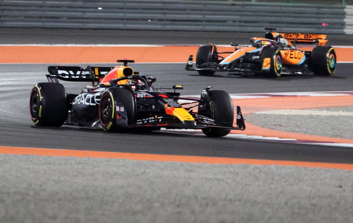 Katar Max Verstappen Red Bull | Max Verstappen je prišel do 14. zmage sezone. Še najbližje sta mu bila oba McLarna. | Foto Reuters