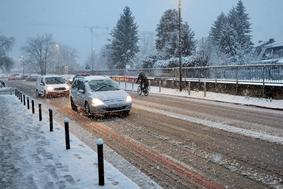 Kje so zastoji in zapore na cestah zaradi snega? Spremljajte v živo.