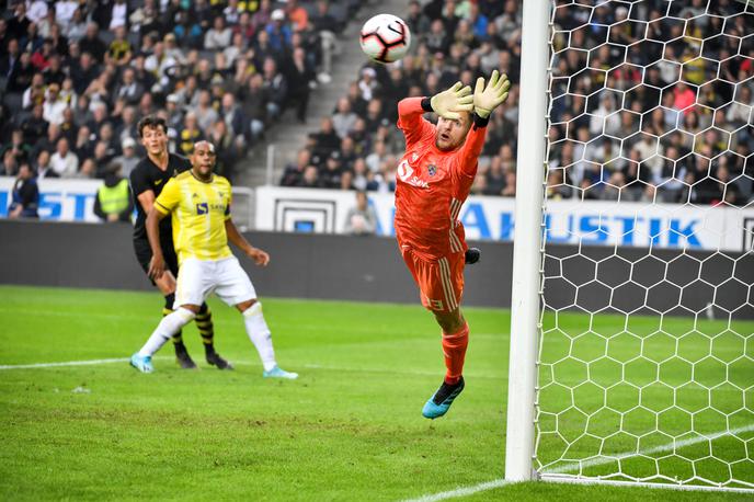 Kenan Pirić | Kenan Pirić je v Razgradu utišal kritike po nekaj slabih predstavah in vseh 90 minut reševal Maribor. | Foto Reuters