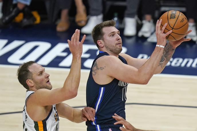 Dallas Utah Luka Dončić | Luka Dončić je v prvem napadu podal alley-oop, v drugem pa zadel iz polaganja. | Foto Guliver Image