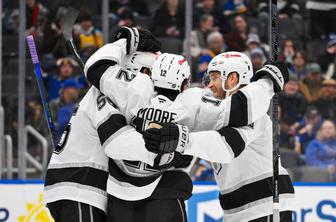 Alex Tuch in Alex Lyon sama pokopala upanje kraljev brez Kopitarja #video