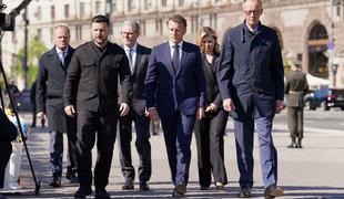 Medvedjev z vulgarnim odzivom na mirovni načrt koalicije voljnih za prekinitev ognja v Ukrajini