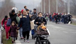 V Grčiji obtičalo že več kot 25 tisoč migrantov