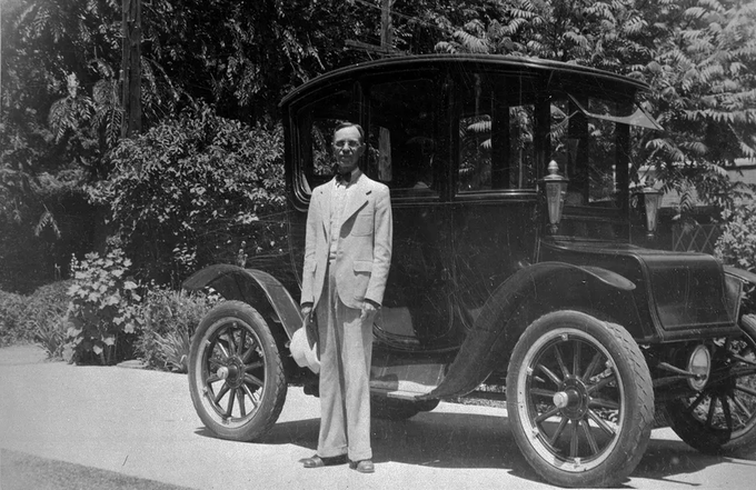 Fritchle je spoznal, da lahko naredi boljši električni avtomobil. Od dneva naročila je kupcu avtomobil dostavil v desetih dneh. | Foto: History Colorado Center
