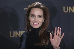 Angelina Jolie zbolela za noricami (video)