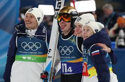 Slovenska ekipa skočila do naslova olimpijskih prvakov, Domen četrti član družine Prevc z odličjem z OI!