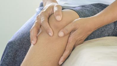 Bolečina v kolenu: Kako hitreje do obravnave in rešitve?
