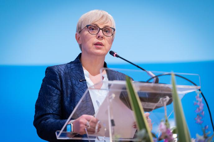 Nataša Pirc Musar | "Naprej bi rada poudarila, da je to odgovornost že večih vlad. Mi smo že leta 2014 dali zavezo za dva odstotka in je, kot kažejo podatki, očitno nismo do danes izpolnili," je povedala Nataša Pirc Musar. | Foto STA