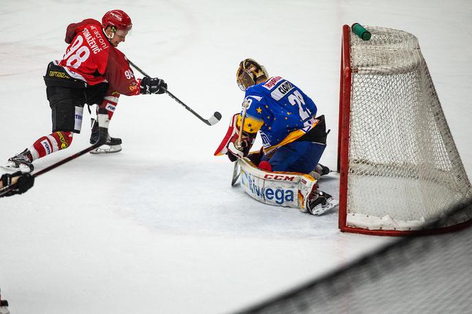 Tomaž Blaževič HDD SIj Acroni Jesenice | Jeseničani so si z zmago v Italiji na stežaj odrli vrata polfinala. Gol in podajo v Asiagu je dosegel Blaž Tomaževič. | Foto Urban Meglič/Sportida