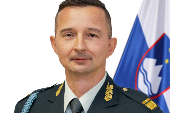 Boštjan Močnik, Slovenska vojska | Vlada skladno z zakonom o obrambi načelnika Generalštaba SV imenuje in razrešuje na formacijsko dolžnost brez interne in javne objave na podlagi službenih potreb. | Foto Gov.si