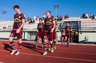 Nogometaši Triglava so se uprli: brez plače, brez tekme