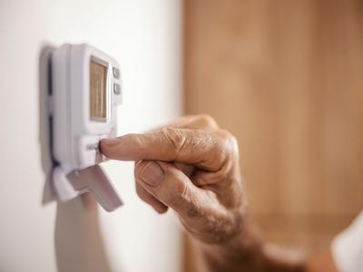 V zimski sezoni zvišanje omrežnine pri elektriki