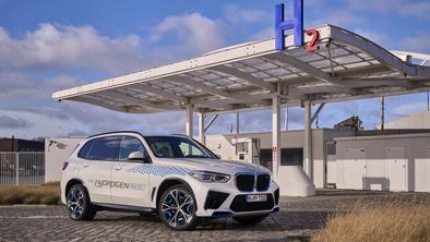 BMW opozarja Britance: če ne bo vodikovih polnilnic, ne bo niti avtomobila