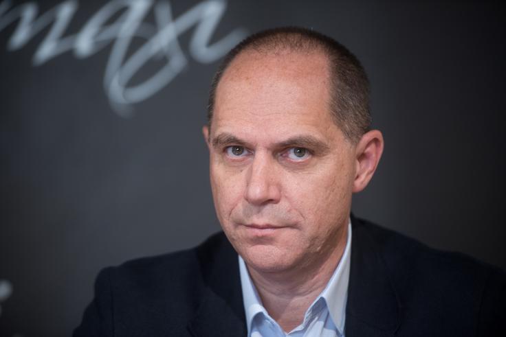 "Zanimivo, da Jože P. Damijan govori, da bodo do božiča zrušili vlado, ko je bilo pa pri glasovanju o proračunu evidentno, da so lahko vedno nabrali za svoje amandmaje največ 37 glasov. Mislim, da to pove vse," pravi Jelinčič. | Foto: STA ,