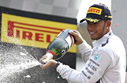 Rosberg podaril zmago Hamiltonu, Ricciardo mojster prehitevanja