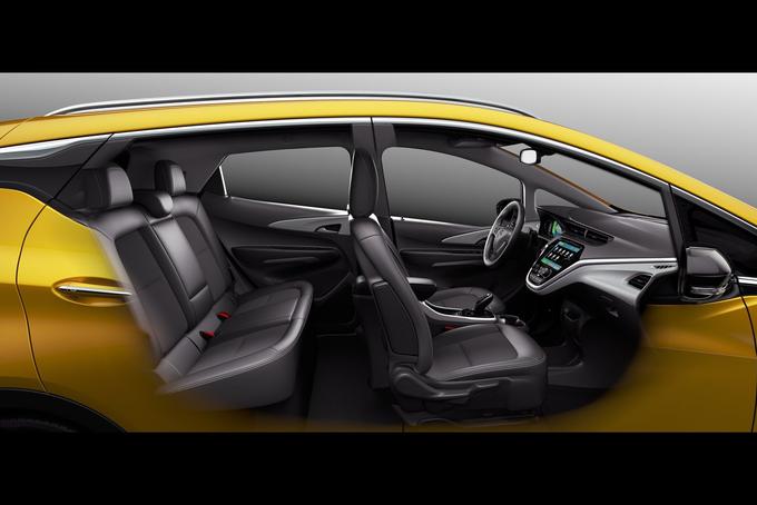 Z vidika dosega in karoserijske zasnove je ampera-e ta trenutek prvi električni avtomobil, ki bi brez težav v vlogi prvega avtomobila lahko izpolnjeval večino sodobnih mobilnostnih zahtev družine. | Foto: Opel