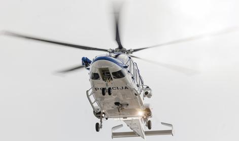 Težje poškodbe starejše ženske ob pristajanju helikopterja
