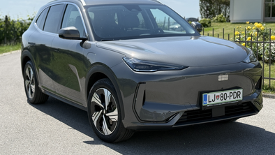 Kaj zmore Geely EX5? V njem bo mogoče zaspati in se očitno tudi dobro peljati. #foto