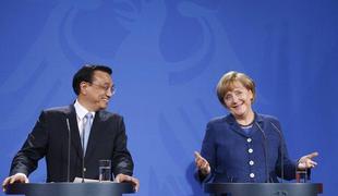 Merklova želi umiriti spor med EU-jem in Kitajsko