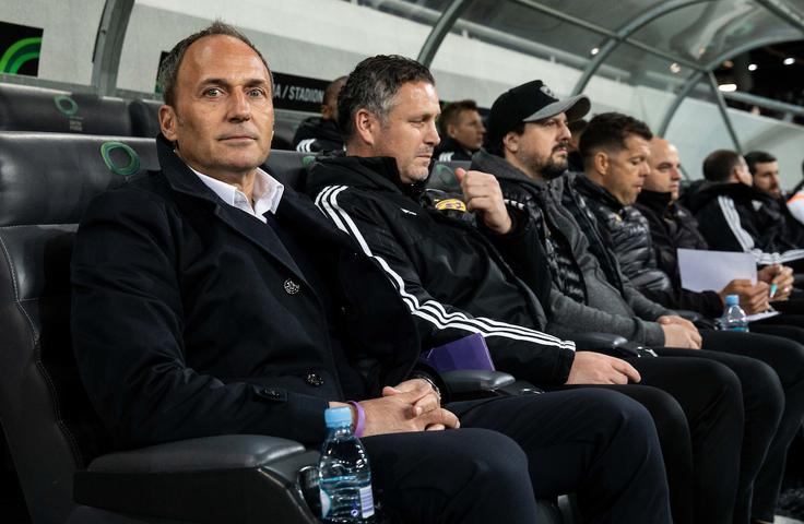 Darko Milanič se s sodelavci - v Ljubljani je na klopi sedel tudi športni direktor Zlatko Zahović - spogleduje z novim naslovom državnega prvaka. | Foto: Vid Ponikvar