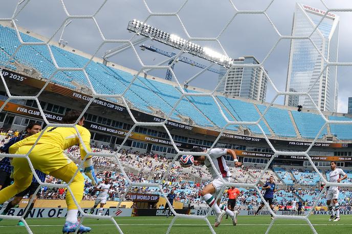 German Cano Yann Sommer klubsko SP | Yann Sommer je gol dobil že v tretji minuti. Premagal ga je German Cano. | Foto Reuters
