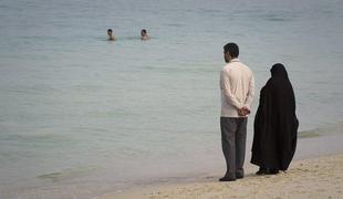 Neprimerno oblečene iranske plavalke