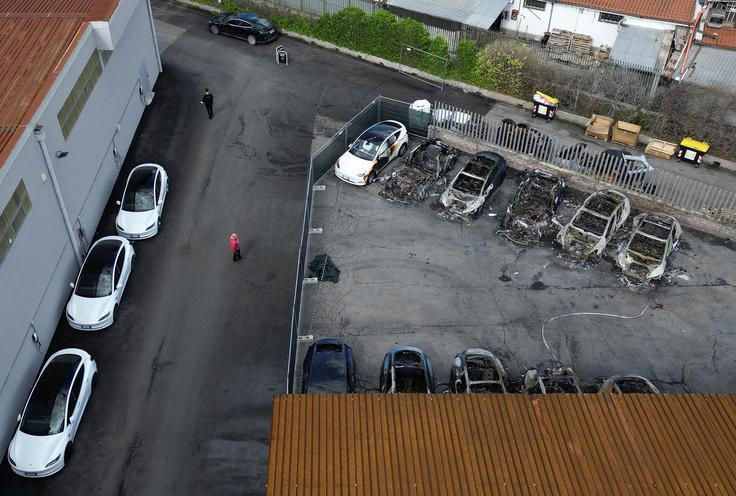 Tesla požar | Foto: Reuters