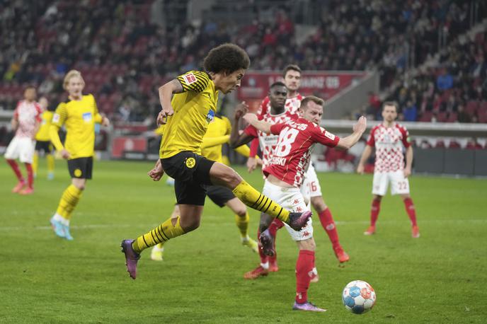 Axel Witsel, Borussia Dortmund | Axel Witzel je bil strelec edinega gola v Mainzu, s katerim so se Dortmundčani približali Bayernu na štiri točke zaostanka. | Foto Guliverimage