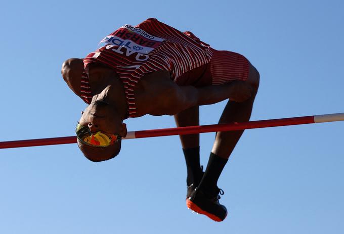 Mutaz Essa Barshim je kot edini zmogel prek letvice na 2,37 m. | Foto: Reuters