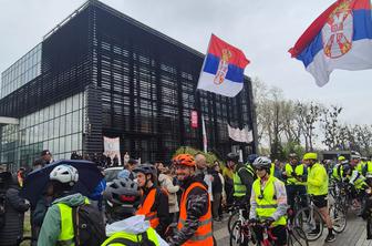Srbski študenti s kolesi krenili proti Strasbourgu #video