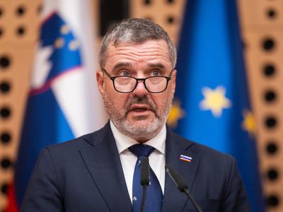 Minister Kajzer interpelacijo opozicije označil za vihar v kozarcu vode