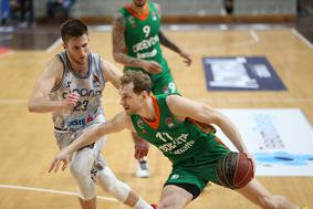 Olimpija zapravila visoko prednost, v Hali Tivoli zmagala Cibona
