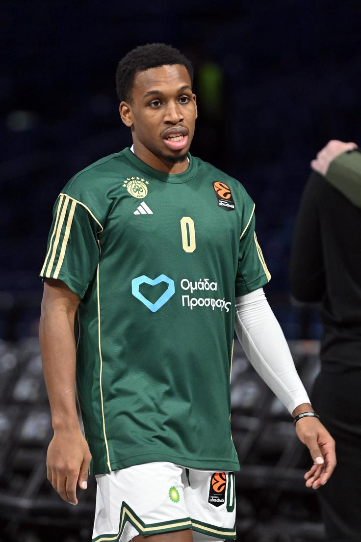 TJ Shorts je za Panathinaikos, ki je izgubil doma proti Valencii, dosegel 17 točk. | Foto: Guliverimage