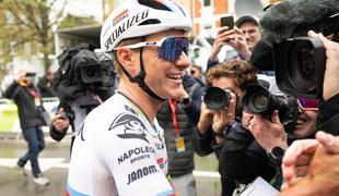 Glavni tekmec Rogliča za zadnji sklop priprav na Giro izbral poseben hotel