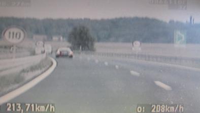 Po pomurski avtocesti divjal 214 kilometrov na uro