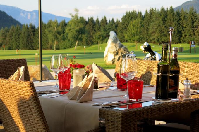Trbiški golf klub zaradi tamkajšnje restavracije obiskujejo tudi mnogi, ki nikoli ne primejo palice za golf. | Foto: Miha First