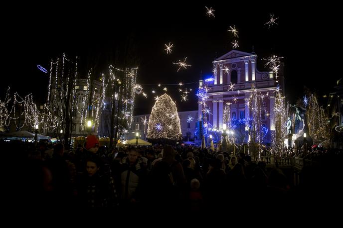 Ljubljana praznična okrasitev lučke december | Foto Ana Kovač