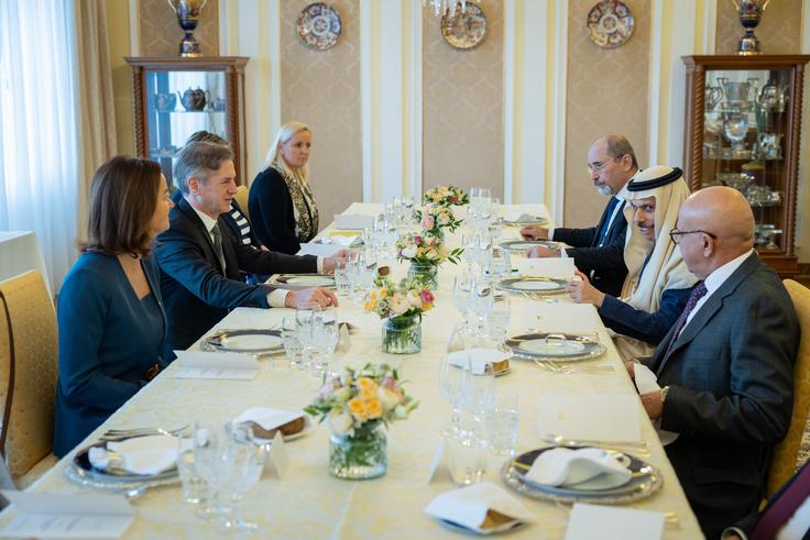 Kosil v Vili Podrožnik | Foto: Vlada Republike Slovenije