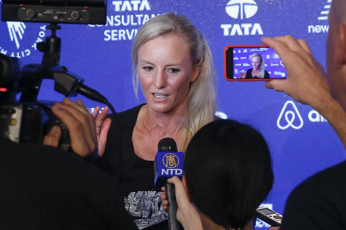 Shalane Flanagan | Štiridesetletna Američanka Shalane Flanagan je v 42 dneh pretekla vseh šest slovitih maratonov iz serije World Marathon Majors. Gre za maratone v Berlinu, Tokiu, Londonu, Chicagu, Bostonu in New Yorku. Razlog, da je projekt lahko izpeljala v roku šestih tednov, je v tem, da je bil londonski maraton iz spomladanskega roka prestavljen na jesen, tokijski pa je bil letos izpeljan zgolj v virtualni različici, ostali štirje pa so že tako razpisani v jesenskem obdobju.  | Foto Guliverimage