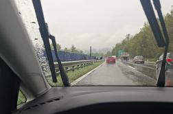 Nujna intervencija, pregrade na gorenjki: "Policija nekaj išče" #foto